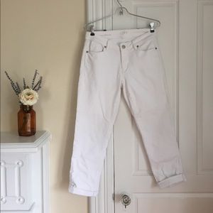 LOFT Curvy Cuffed Crop White Denim in size 27/4